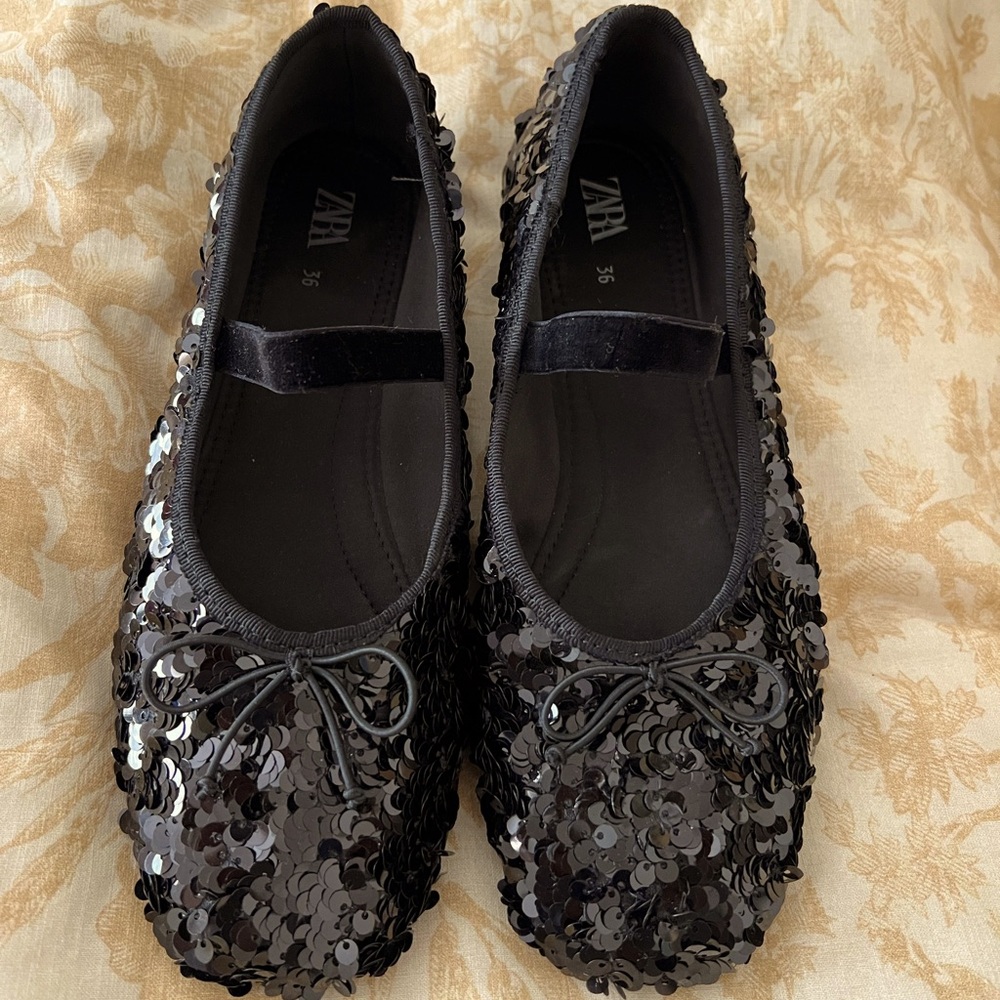 ZARA Girls Sequin Black Dress Shoes - size 4 (UK 36).
